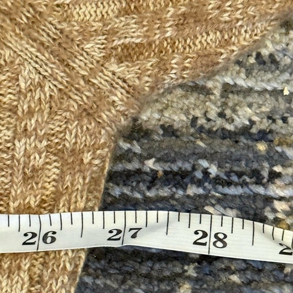 Tan Crew Neck Sweater with Textured Knit Pattern - Picture 4 of 5